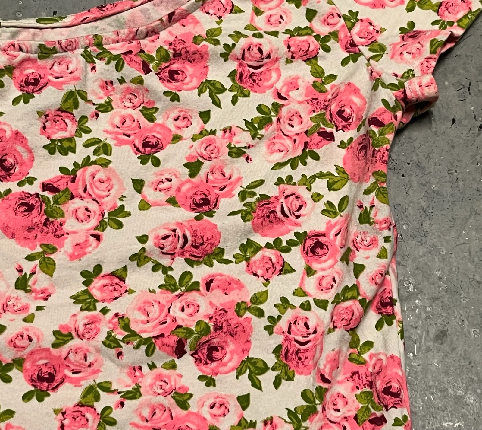 Camiseta curta com flores rosas – photo 17
